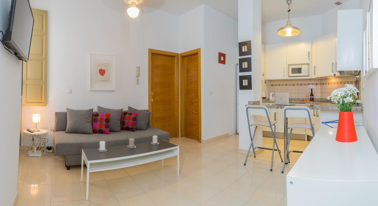 Malama Apartamentos Turisticos Малага Екстериор снимка