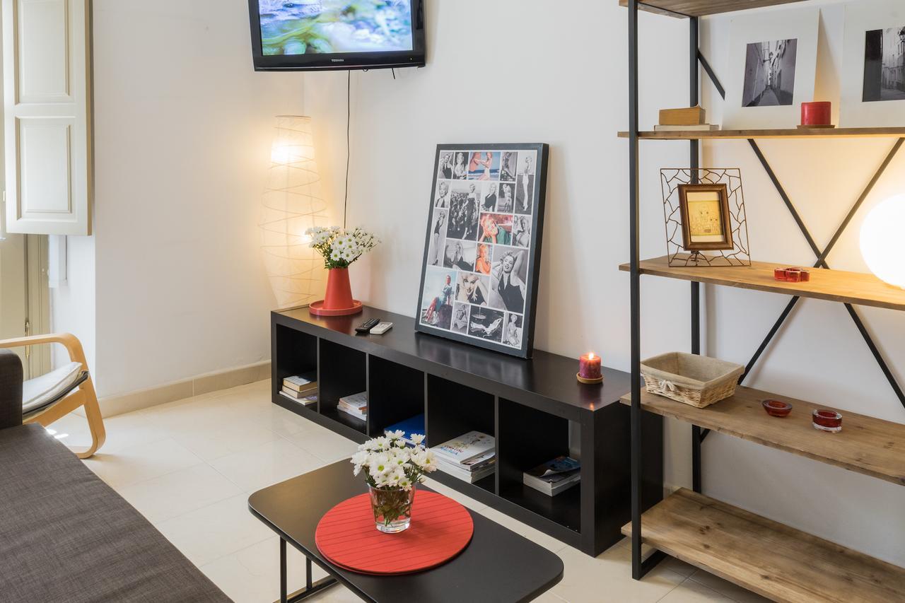 Malama Apartamentos Turisticos Малага Екстериор снимка